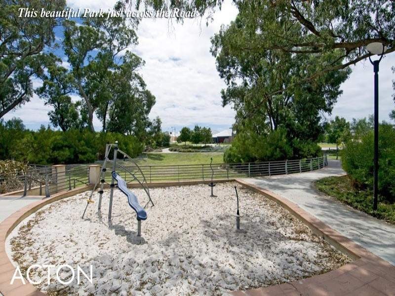 11 Jester Parkway, Meadow Springs WA 6210