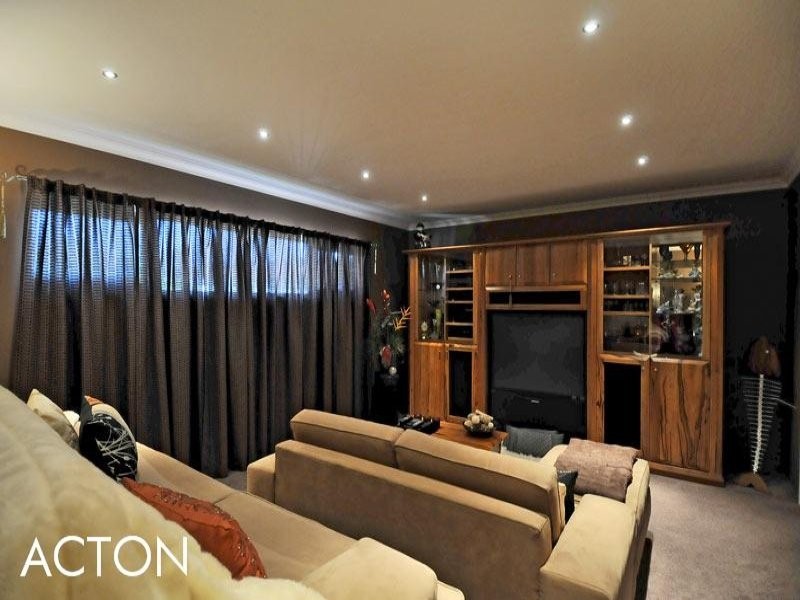 24 Grandmere Parade, Meadow Springs WA 6210