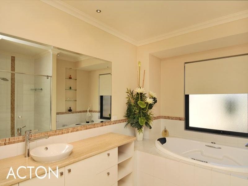 24 Grandmere Parade, Meadow Springs WA 6210