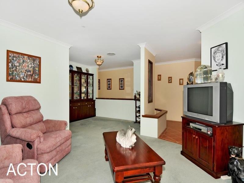 7 Lilac Green, Halls Head WA 6210