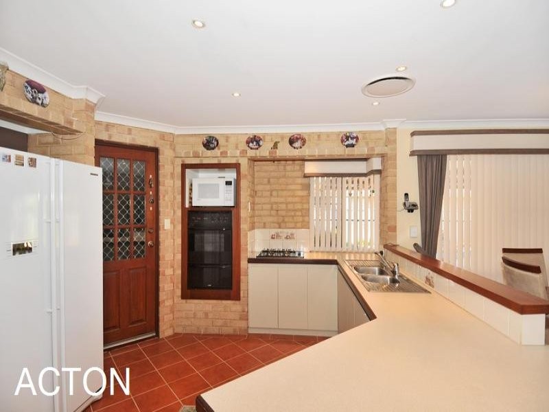 7 Lilac Green, Halls Head WA 6210