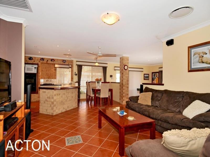 7 Lilac Green, Halls Head WA 6210