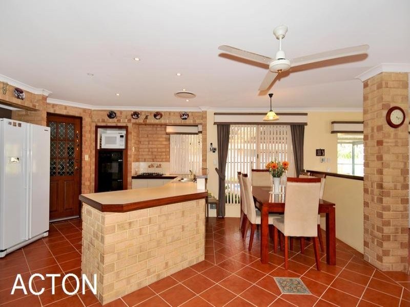 7 Lilac Green, Halls Head WA 6210