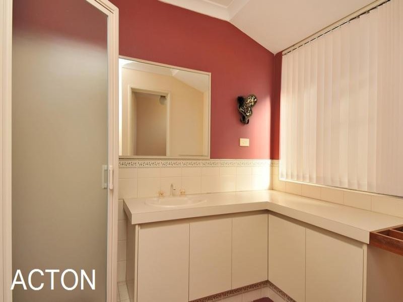 7 Lilac Green, Halls Head WA 6210