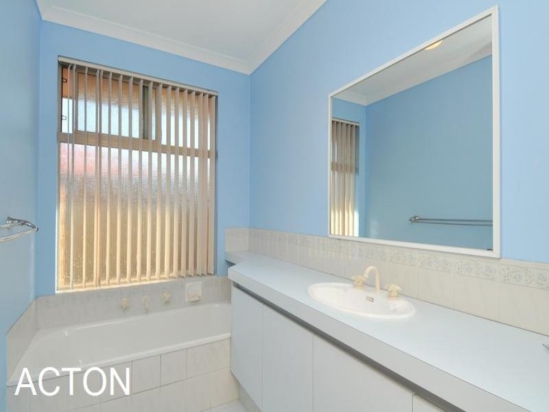 7 Lilac Green, Halls Head WA 6210