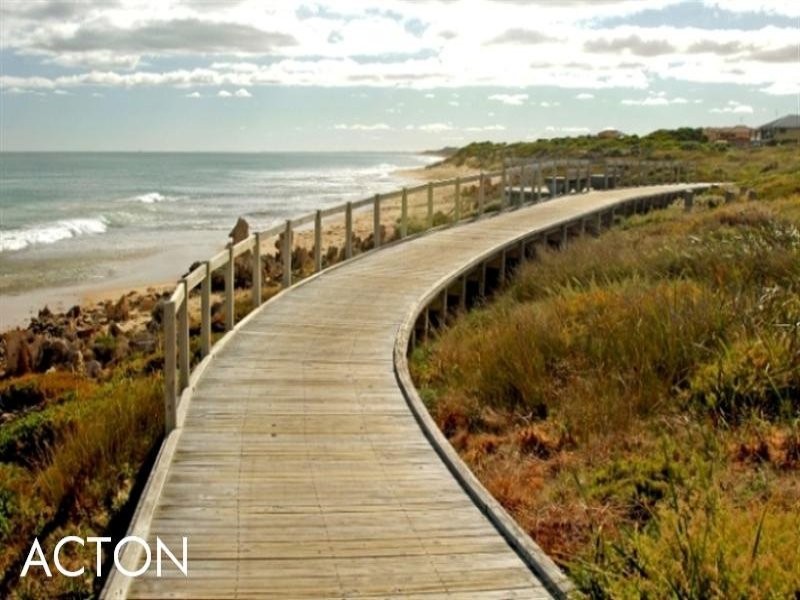62 Boardwalk Boulevard, Halls Head WA 6210