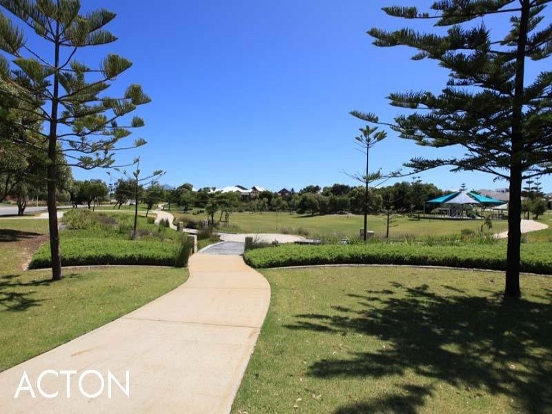 62 Boardwalk Boulevard, Halls Head WA 6210