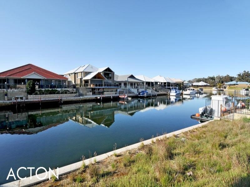 16 Syrenka Turn, Halls Head WA 6210