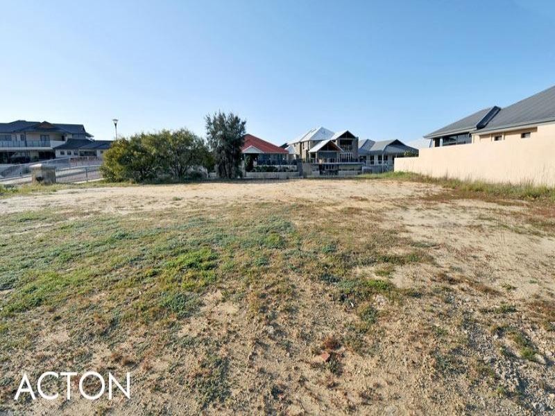 16 Syrenka Turn, Halls Head WA 6210