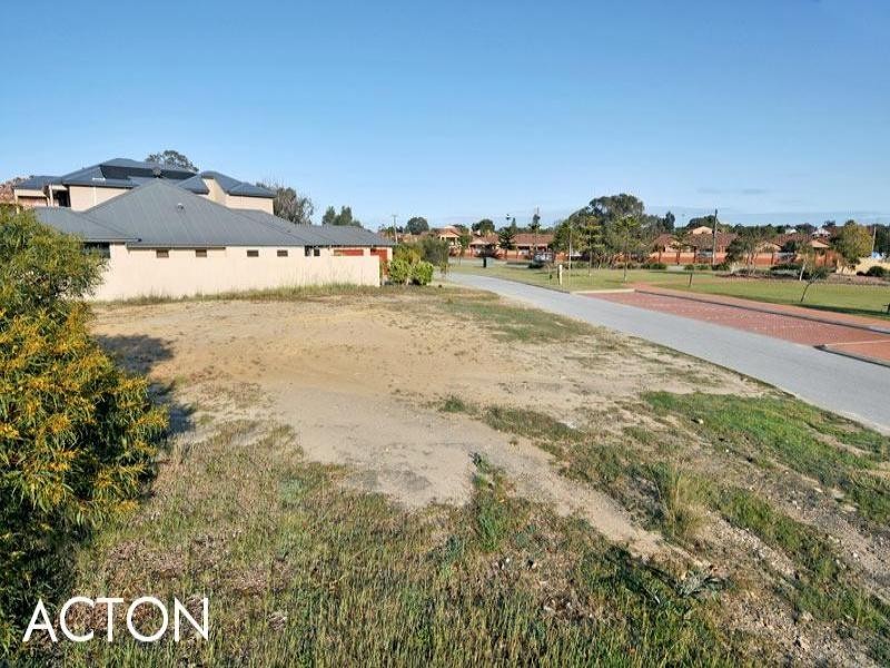 16 Syrenka Turn, Halls Head WA 6210