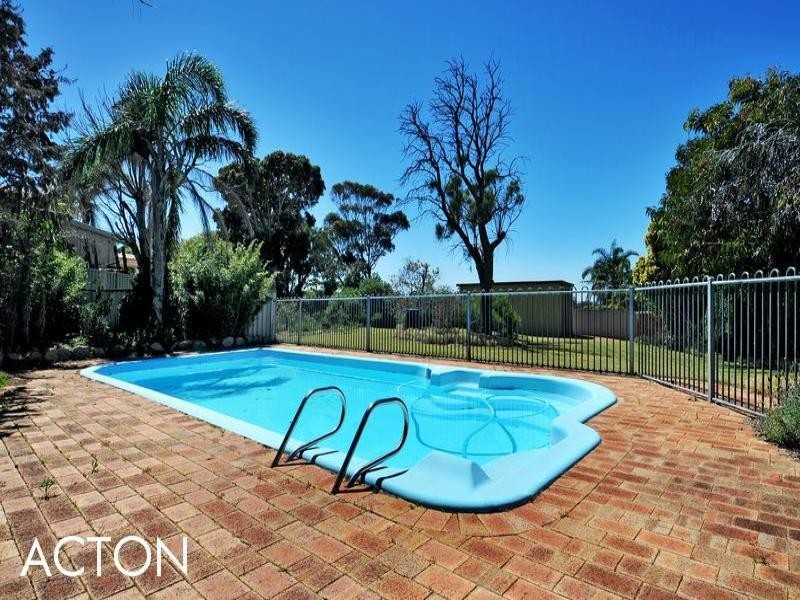 4 Flinton Court, Halls Head WA 6210