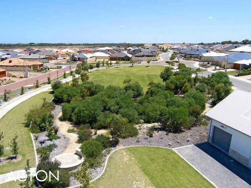 3 Rayner Promenade, Lakelands WA 6180