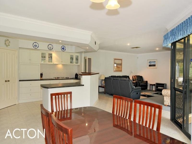32 Nutbush Avenue, Falcon WA 6210