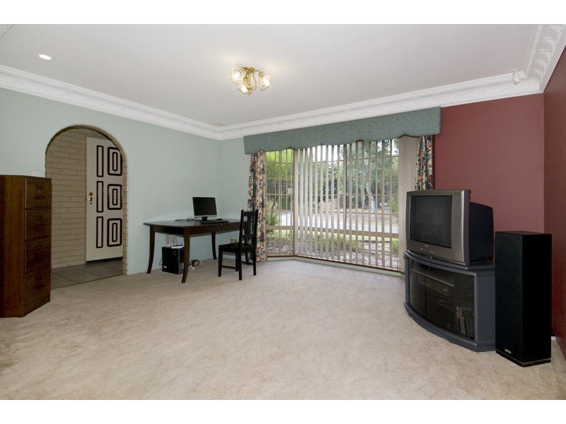 17 Balranald Street, Dudley Park WA 6210
