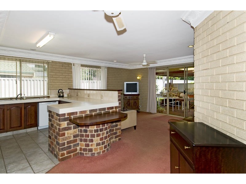17 Balranald Street, Dudley Park WA 6210