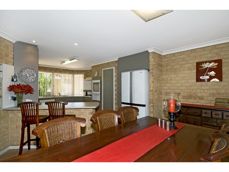 3 Nutans Court, Halls Head WA 6210