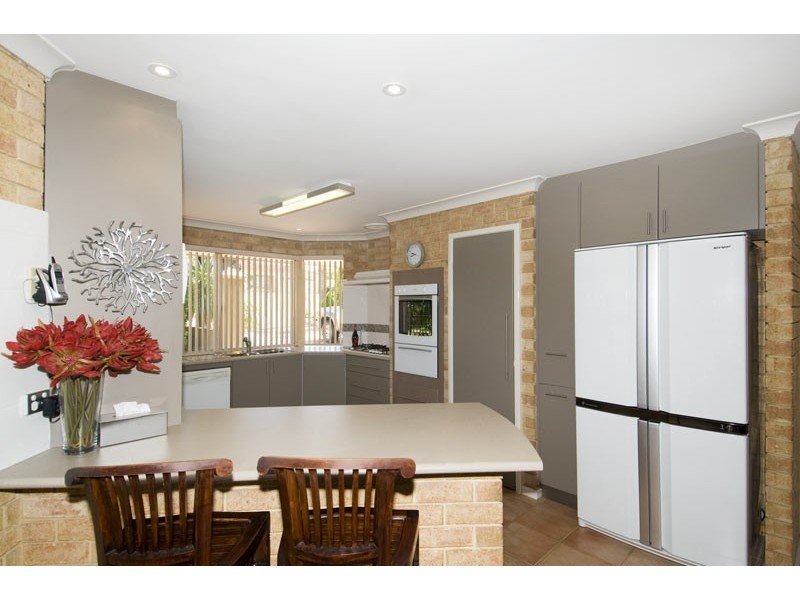 3 Nutans Court, Halls Head WA 6210