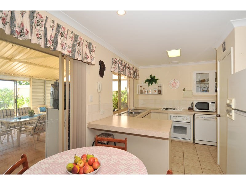 4 Waxberry Close, Halls Head WA 6210