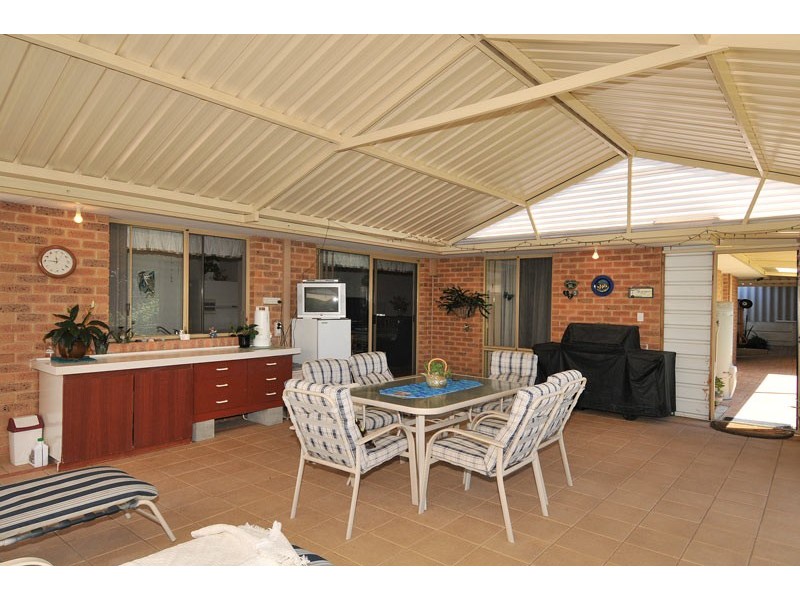 4 Waxberry Close, Halls Head WA 6210