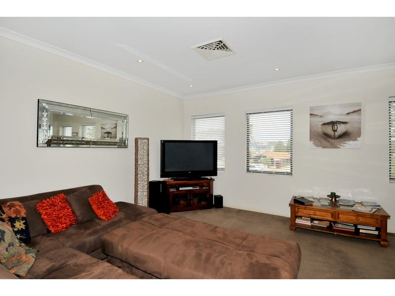 17/6 Valley Road, Halls Head WA 6210