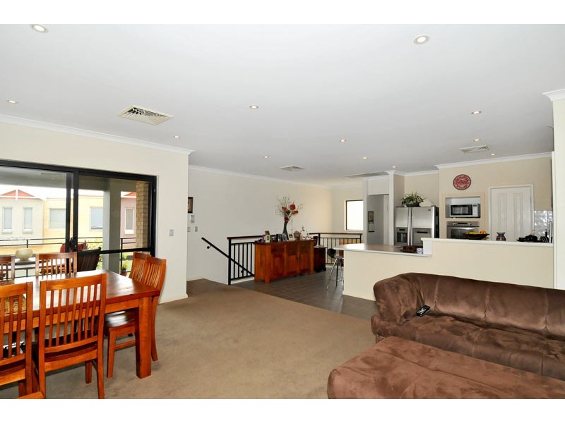 17/6 Valley Road, Halls Head WA 6210