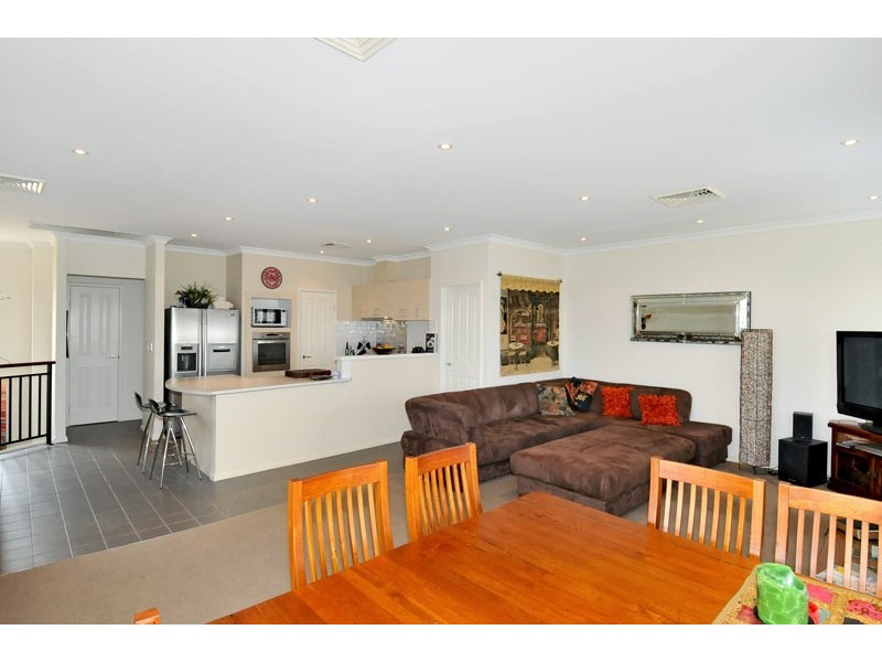 17/6 Valley Road, Halls Head WA 6210