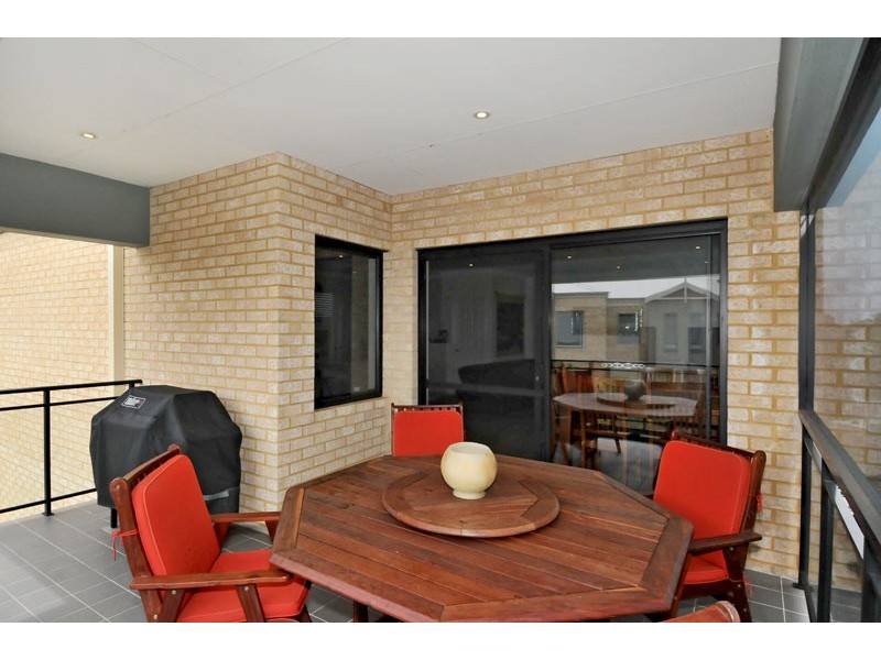 17/6 Valley Road, Halls Head WA 6210