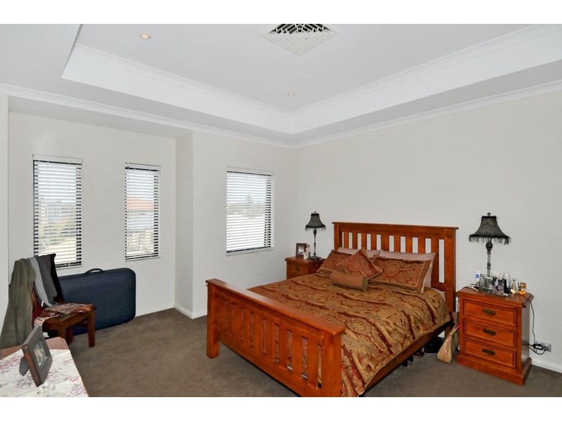 17/6 Valley Road, Halls Head WA 6210