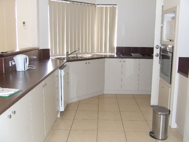 13 Malata Ridge, Lakelands WA 6180