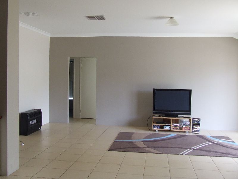 13 Malata Ridge, Lakelands WA 6180