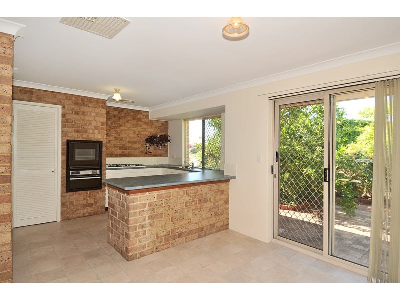 34 Leyburn Drive, Halls Head WA 6210