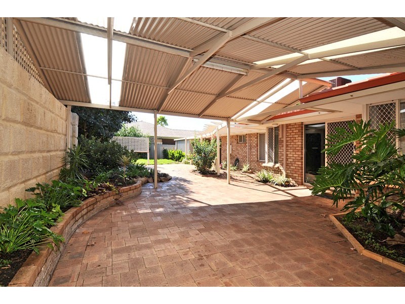 34 Leyburn Drive, Halls Head WA 6210