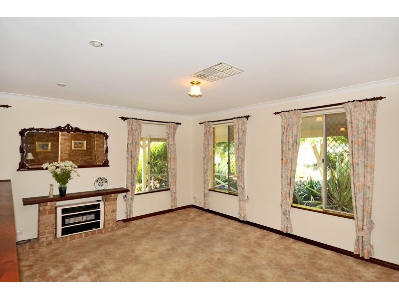 34 Leyburn Drive, Halls Head WA 6210