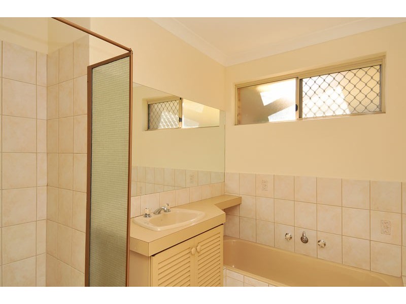 34 Leyburn Drive, Halls Head WA 6210