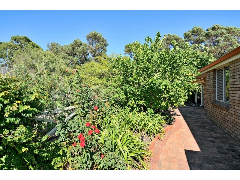 34 Leyburn Drive, Halls Head WA 6210