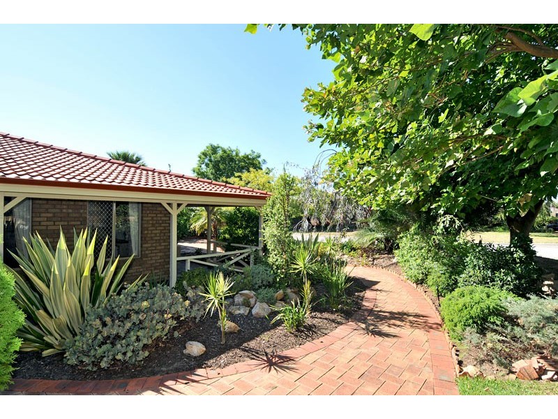 34 Leyburn Drive, Halls Head WA 6210