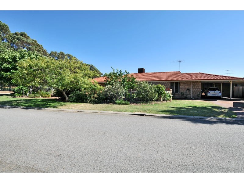 34 Leyburn Drive, Halls Head WA 6210