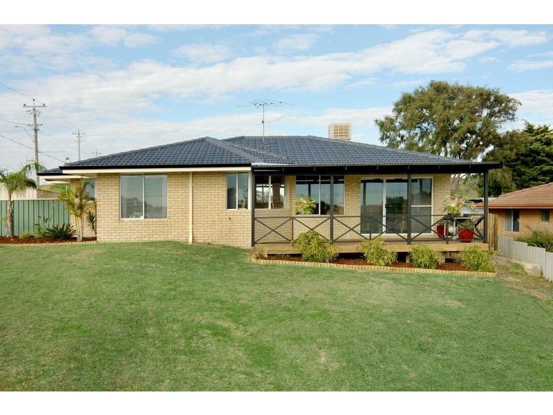 76 Crystaluna Drive, Singleton WA 6175