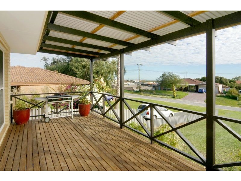76 Crystaluna Drive, Singleton WA 6175