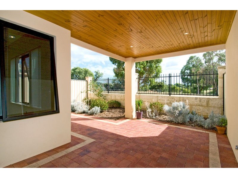 4/21 Pebble Beach Boulevard, Meadow Springs WA 6210