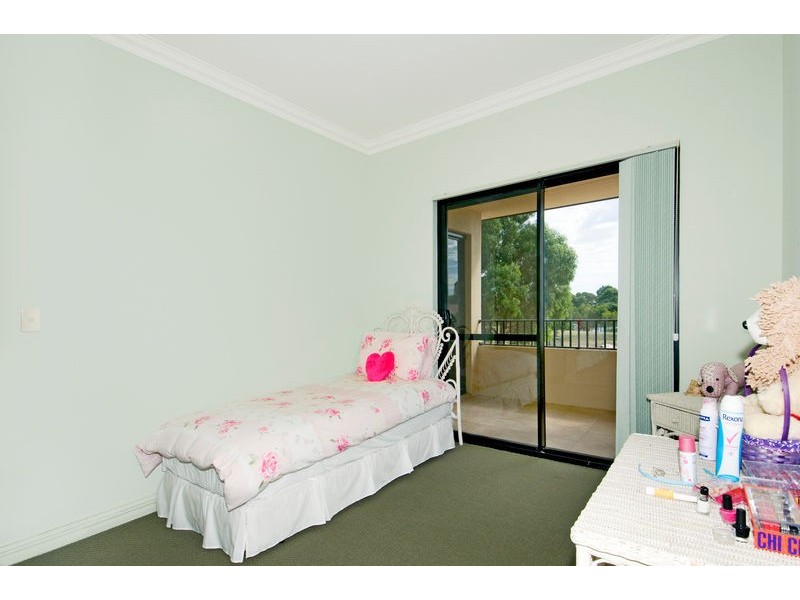 4/21 Pebble Beach Boulevard, Meadow Springs WA 6210