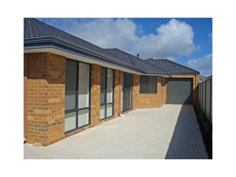 13 Moonbrook Way, Meadow Springs WA 6210