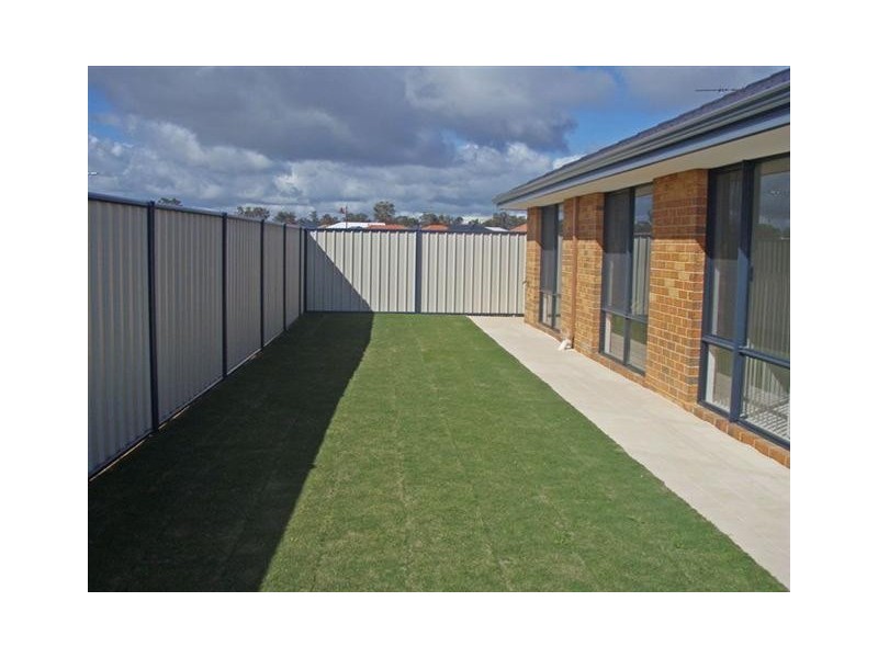 13 Moonbrook Way, Meadow Springs WA 6210