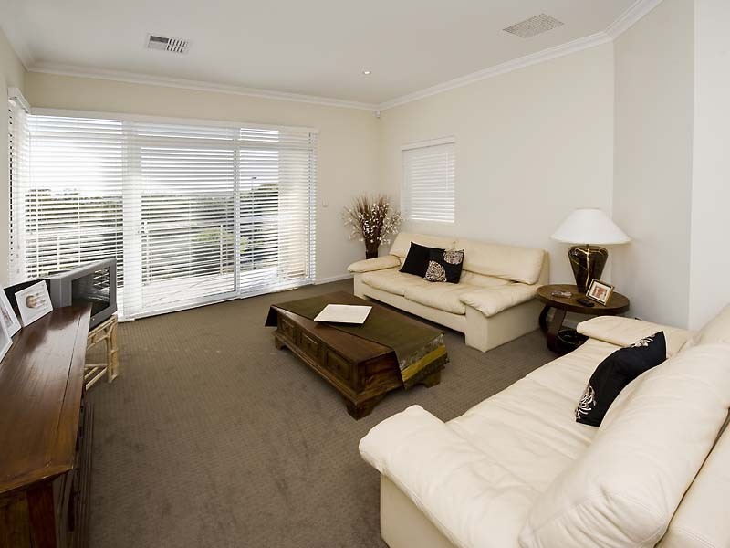 143 Darwin Terrace, Dudley Park WA 6210