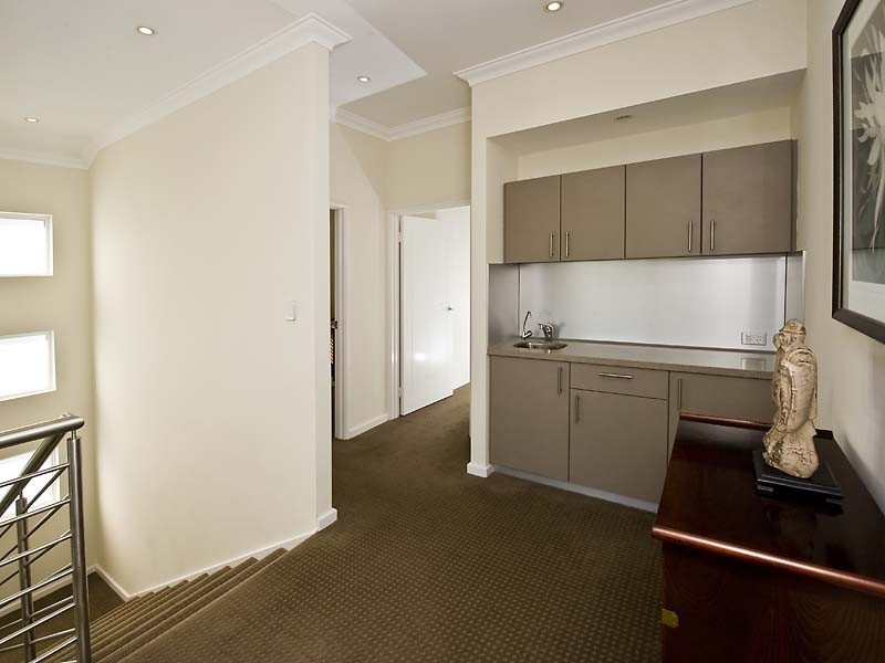 143 Darwin Terrace, Dudley Park WA 6210