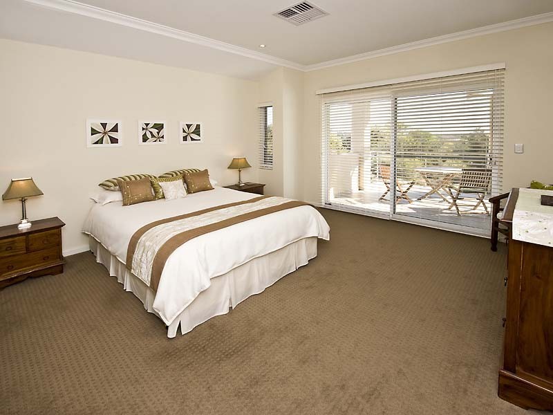 143 Darwin Terrace, Dudley Park WA 6210