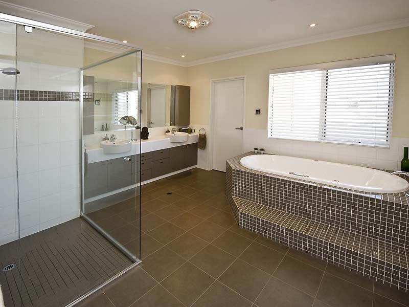 143 Darwin Terrace, Dudley Park WA 6210