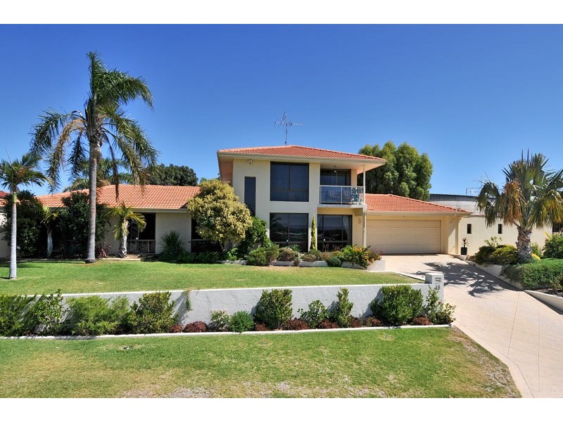 18 Armstrong Street, Halls Head WA 6210