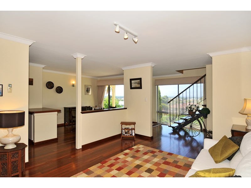 18 Armstrong Street, Halls Head WA 6210