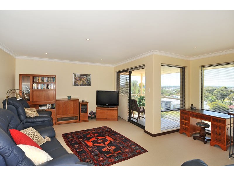 18 Armstrong Street, Halls Head WA 6210